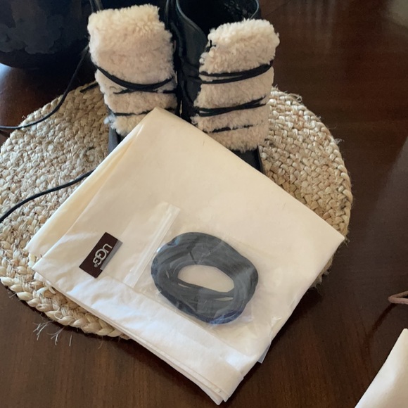 UGG Analise Exposed fur lace up boots. - Picture 3 of 16